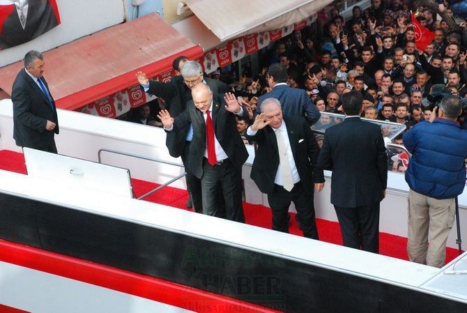 MHP LİDERi DEVLET BAHÇELİ AKHİSARLILAR İLE BULUŞTU